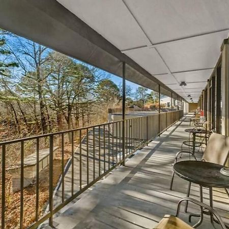 Stonegate Lodge King Bed, Wifi, 50In Roku Tv, Salt Water Pool Room #108 Eureka Springs Luaran gambar