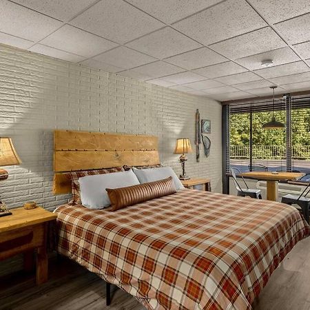 Stonegate Lodge King Bed, Wifi, 50In Roku Tv, Salt Water Pool Room #108 Eureka Springs Luaran gambar