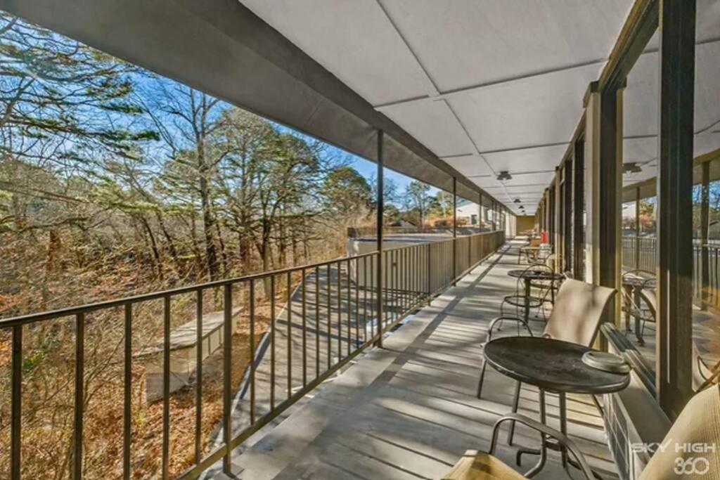 Stonegate Lodge King Bed, Wifi, 50In Roku Tv, Salt Water Pool Room #108 Eureka Springs Luaran gambar