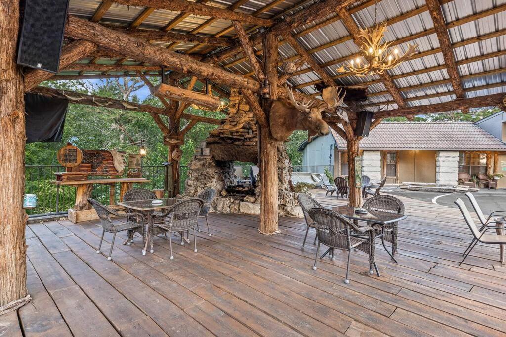 Stonegate Lodge King Bed, Wifi, 50In Roku Tv, Salt Water Pool Room #108 Eureka Springs Luaran gambar